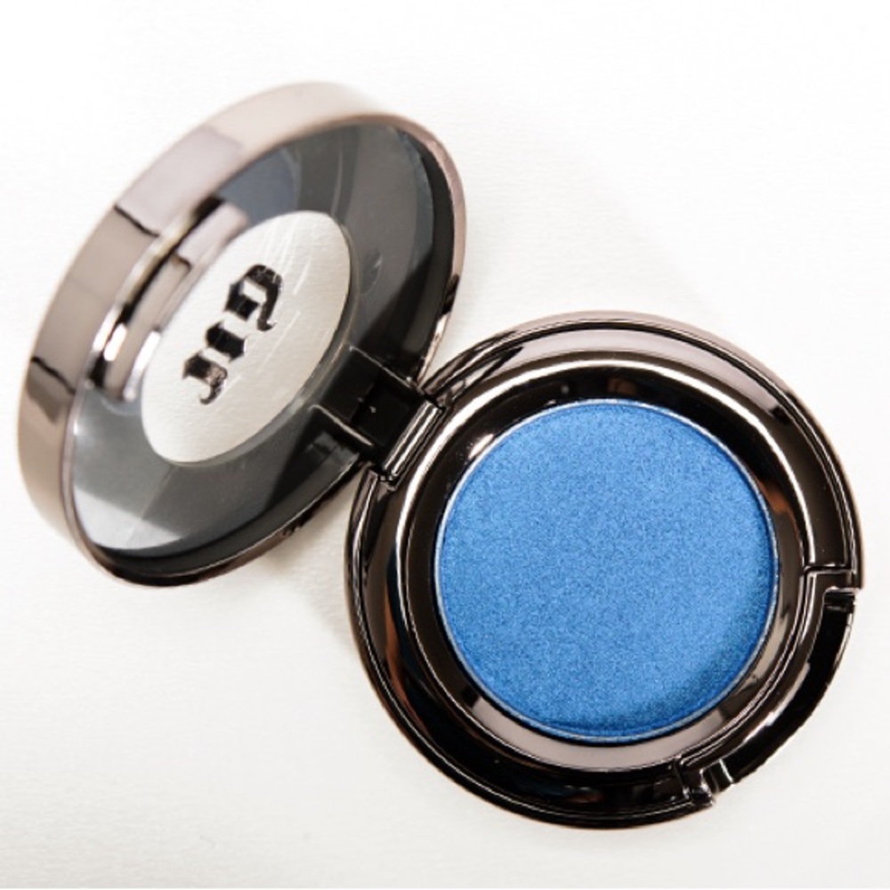 Urban Decay Vibrant Blue Eyeshadow in Radium